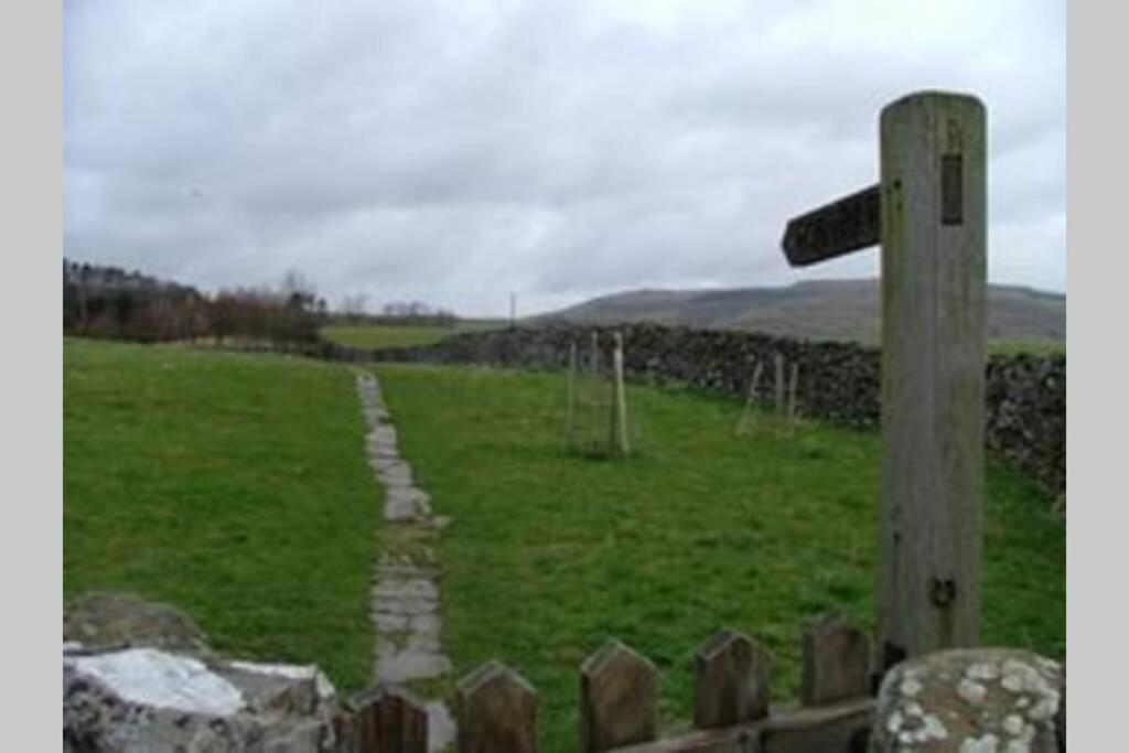 5 Star Cottage On The Green With Log Burner - Dog Friendly Austwick Dış mekan fotoğraf