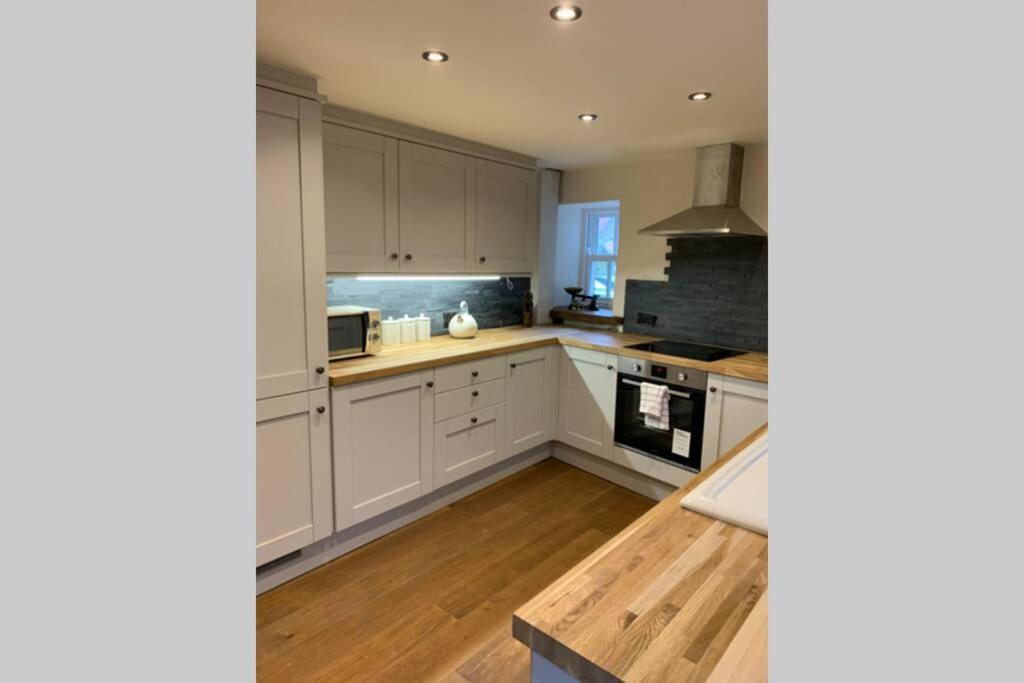 5 Star Cottage On The Green With Log Burner - Dog Friendly Austwick Dış mekan fotoğraf