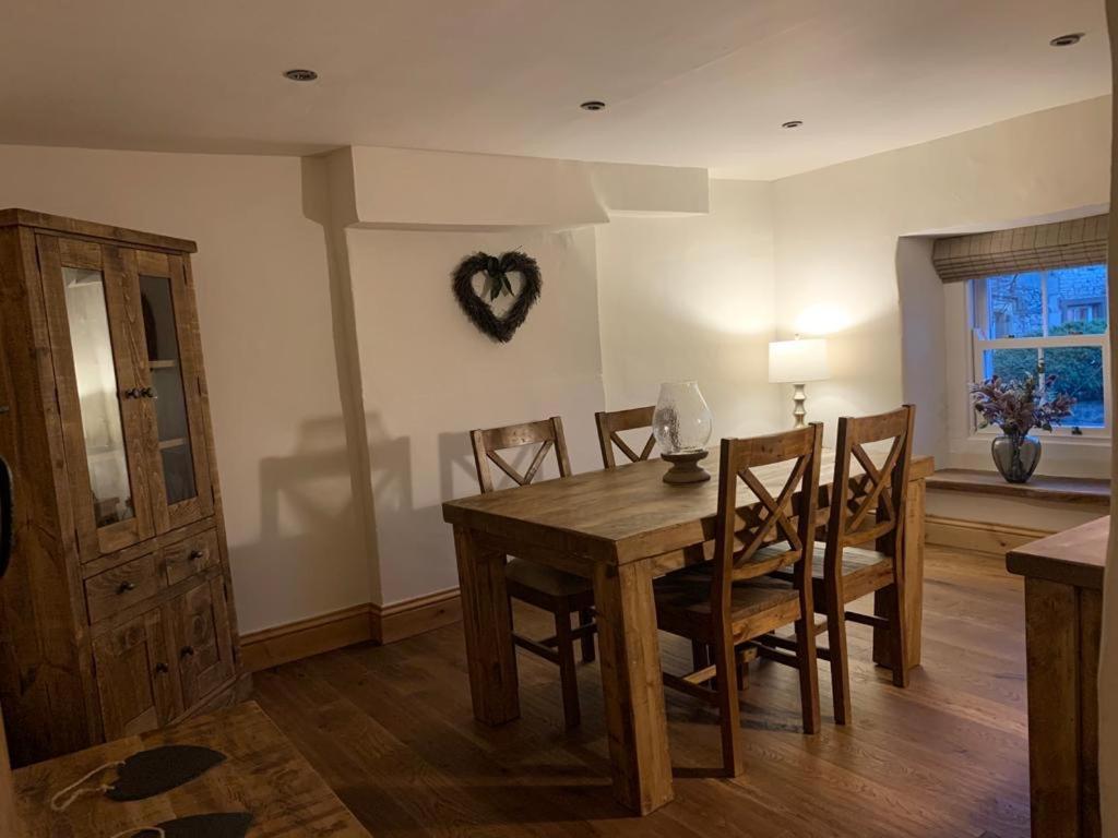 5 Star Cottage On The Green With Log Burner - Dog Friendly Austwick Dış mekan fotoğraf