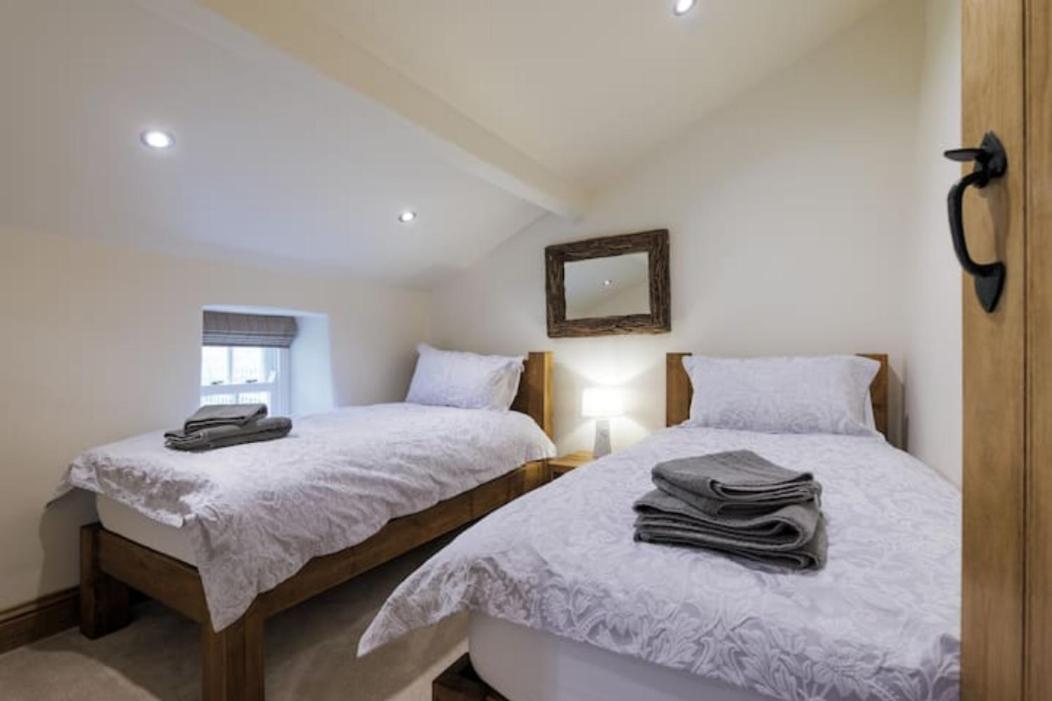 5 Star Cottage On The Green With Log Burner - Dog Friendly Austwick Dış mekan fotoğraf