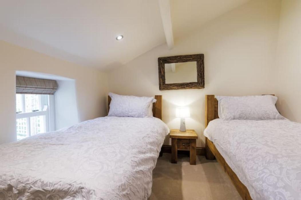 5 Star Cottage On The Green With Log Burner - Dog Friendly Austwick Dış mekan fotoğraf